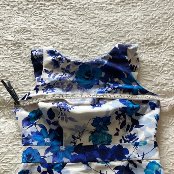 Gorgeous white w/shades of blue floral dress w/fun ruffle & fab back bow 🎀 - Picture 12 of 16